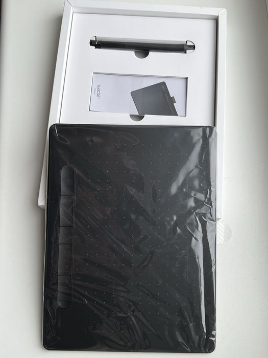 Графічний планшет Wacom Intuos M Bluetooth Black (CTL-6100WLK-N)