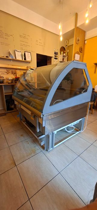 Lada witryna mroźnicza konserwator do lodów na 14 kuwet IGLOO ARIA