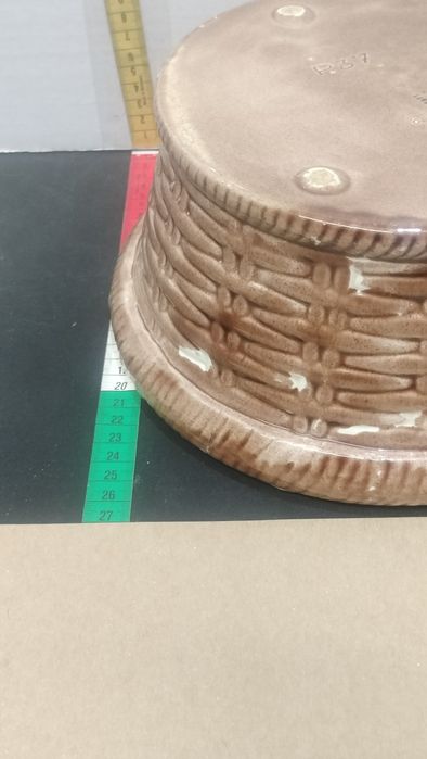 Tigela em barro em castanho