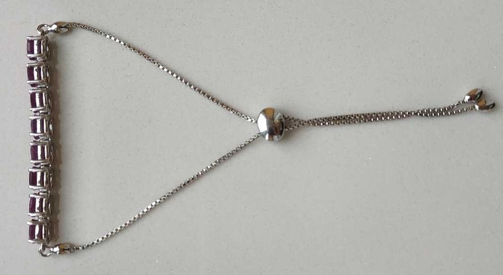 Srebrna bransoletka z rubinami, regulowana.