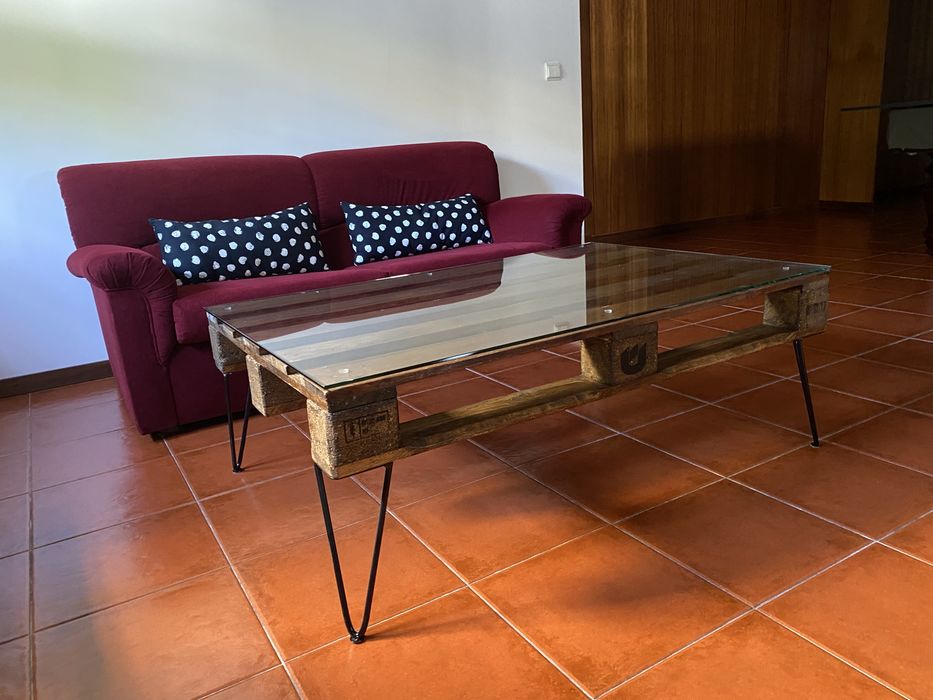 Coffee Table with Pallet and Tempered Glass64551356567427121