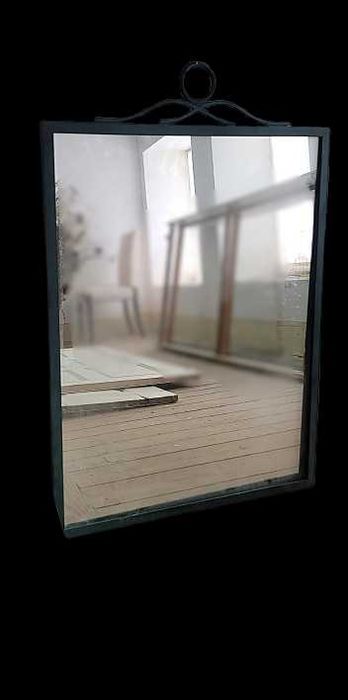 Espelho em moldura de metal