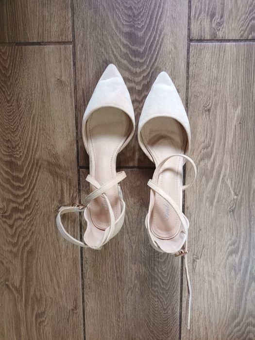 Buty kremowe Balada rozmiar 38