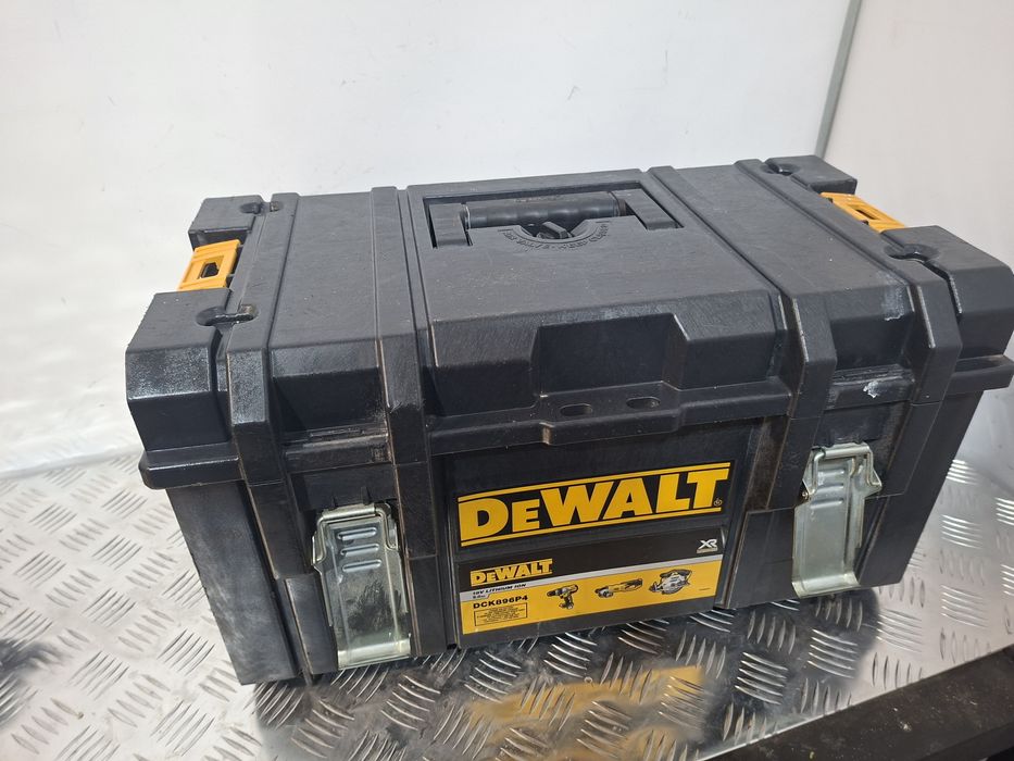 Ящик для інструментів DeWALT