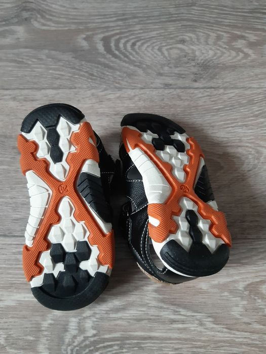 Продам босоніжки для хлопчика