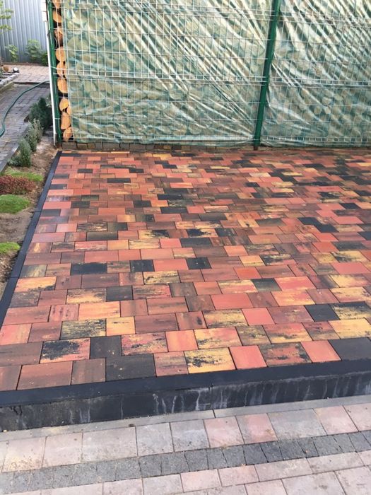 Brukarz układanie kostki brukowej oraz usługi minikoparka prace ziemne