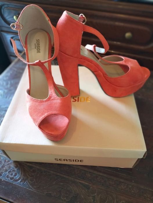 Sandálias salto alto