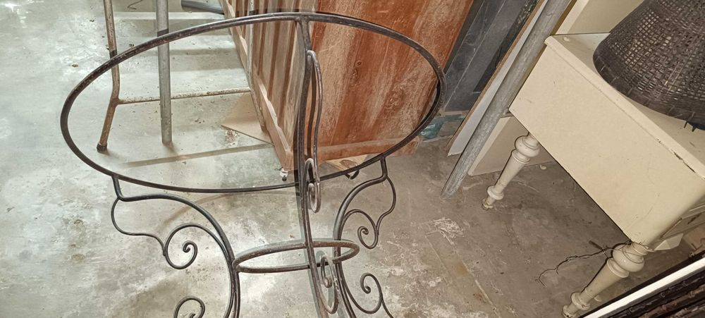 Vendo 3 mesas com tampo de vidro temperado