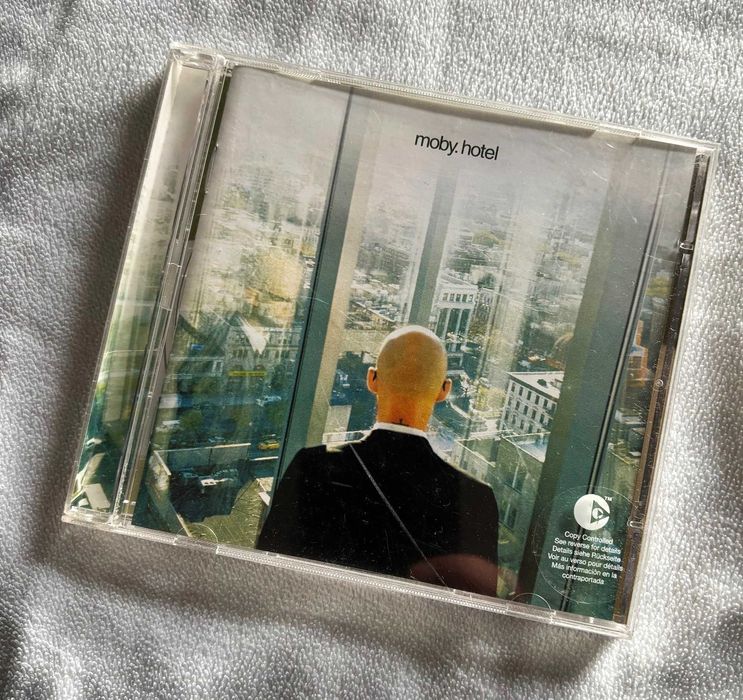 CD Moby - "hotel"