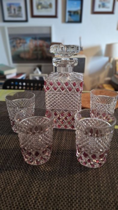 Conjunto de 4 copos e garrafa de Whisky  vintage428624914584719361
