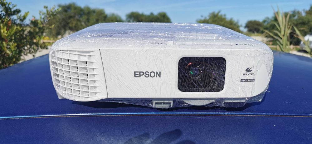 Projector Epson EB-990U