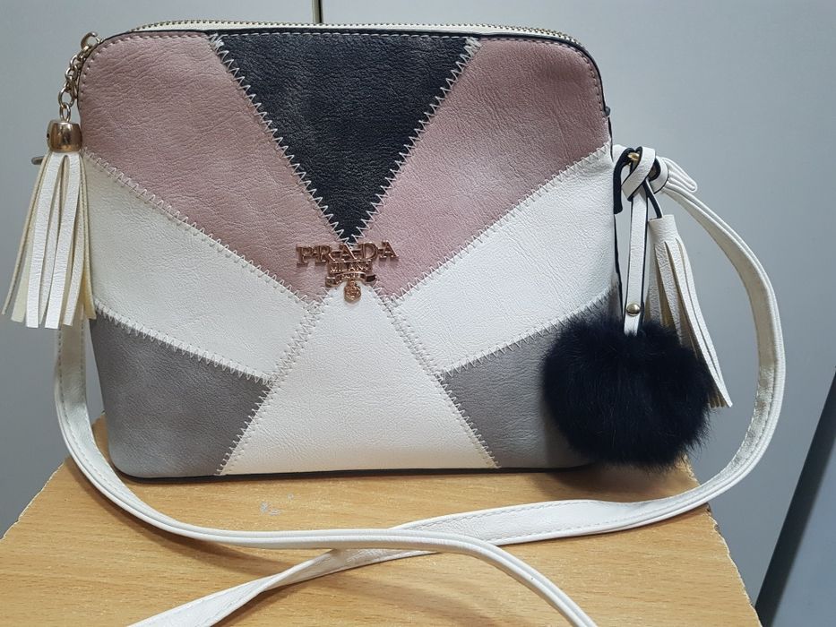 Сумка кроссбоді з написом Prada