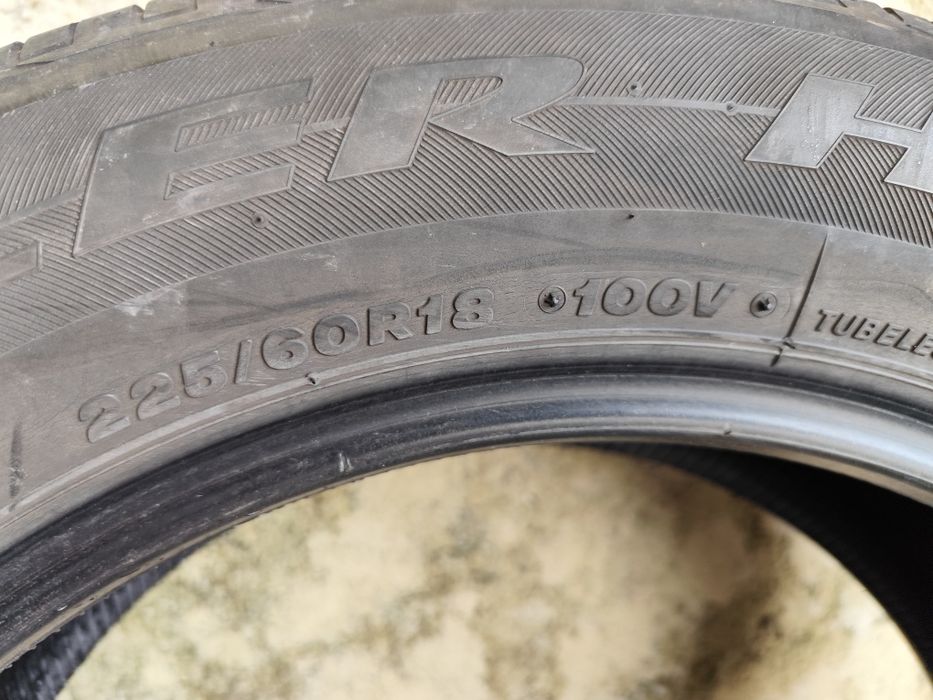 Pneus 225/60r18 Bridgestone Dueler HP Sport 75% piso