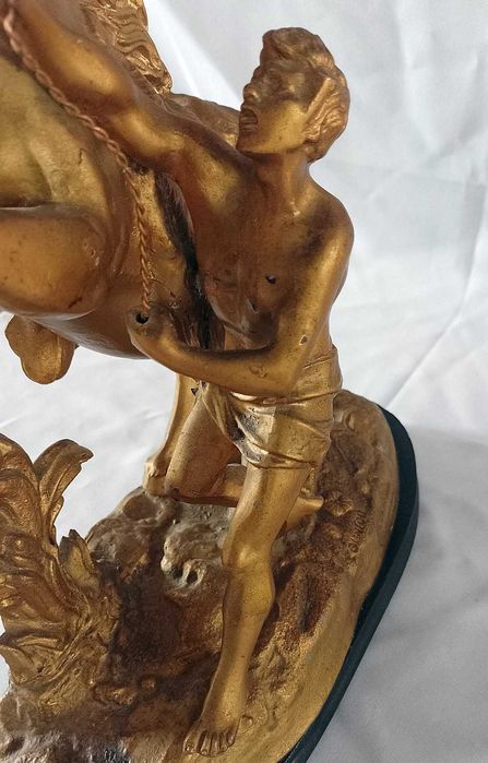Estatua dourada com cavalo altura 41cm depois escultor francês Coustou