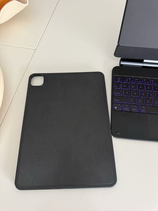 ESR Magnetic Keyboard