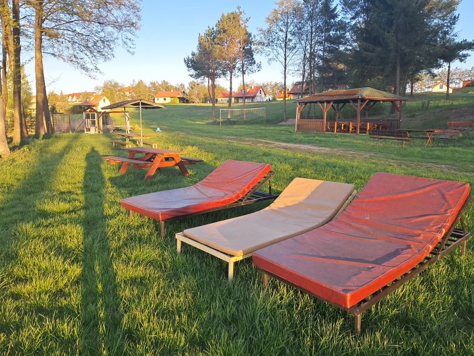 Przytulny domek z pomostami , plażą, placem zabaw