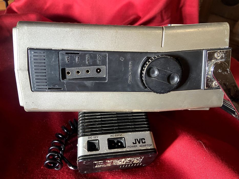 Para colecionadores- TV-Radio JVC 3050EU