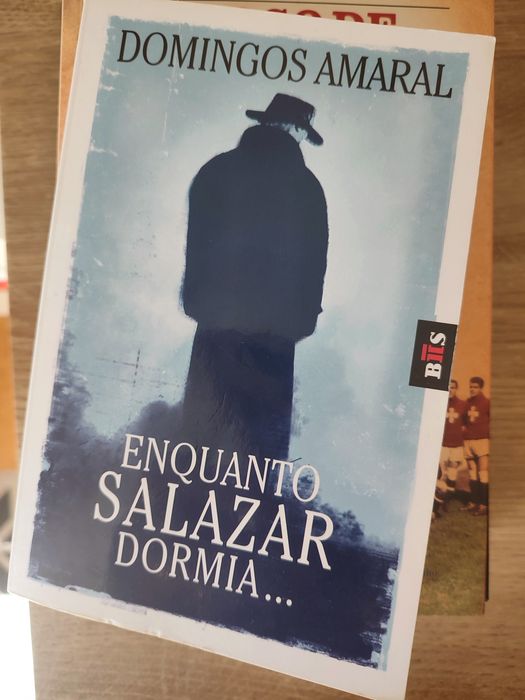 Livros diversos acerca de António Salazar