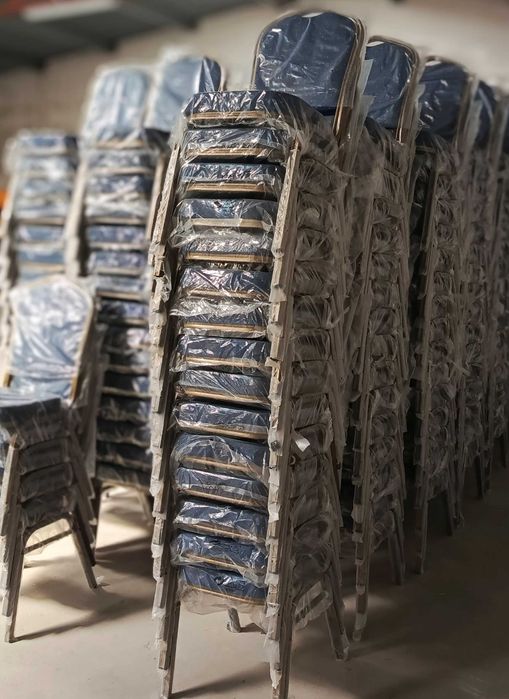 Krzesła cateringowe bankietowe stalowe sztaplowane od ręki