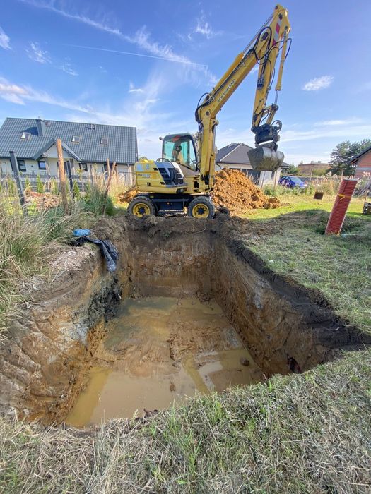 Usługi koparko-ładowarka, koparką obrotową, minikoparką, wykopy