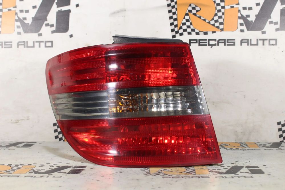 Ótica / farol esquerda MERCEDES-BENZ Classe B (W245)