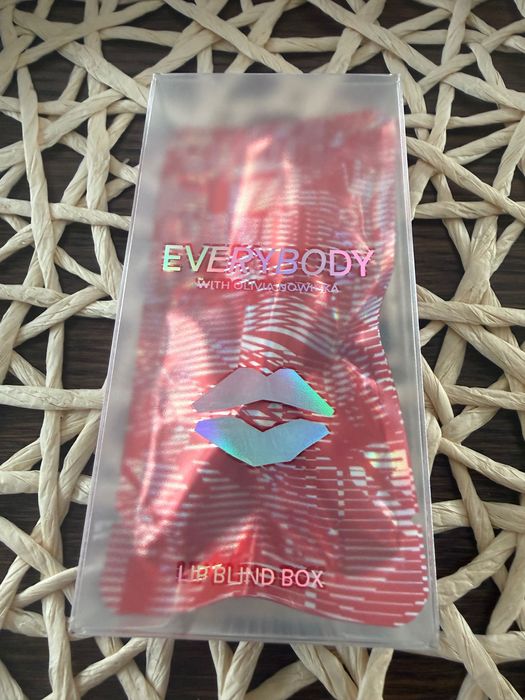 Everybody London lip blind box