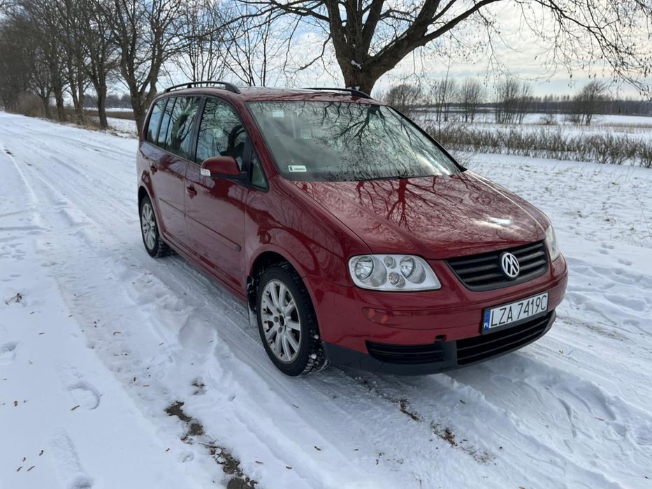 Volskwagen Touran bez rdzy, 2 właściciel od nowości,hak,webasto,pilne!