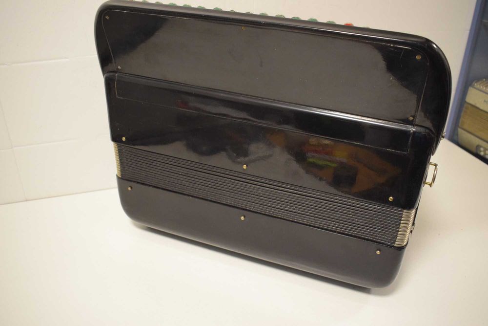 Acordeao G. Rufina Versalli Italia 4 voz, 120 Baixos N . 129