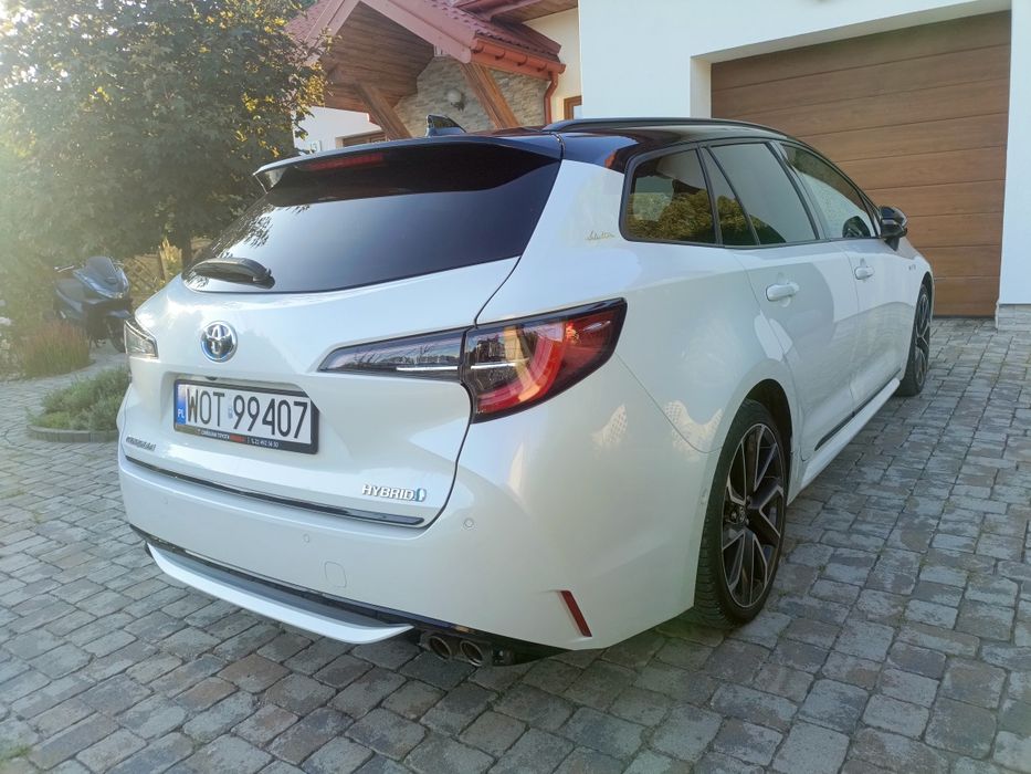 Toyota Corolla  Kombi 2.0 Hybrid wersja Selection  rok 2019 103 tyś. km.