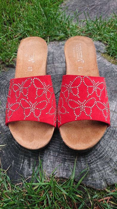 Venezia czerwone skórzane klapki koturny na korku z cyrkoniami
