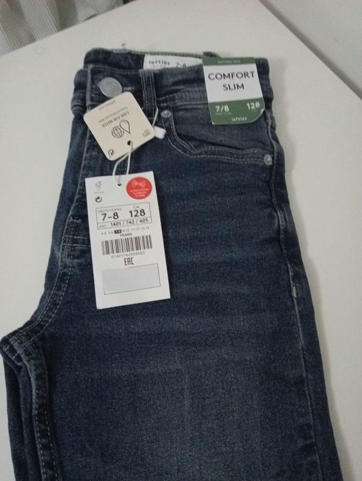 Lote de sweat , t shirt, calças de ganga 7/8 anos, Zippy