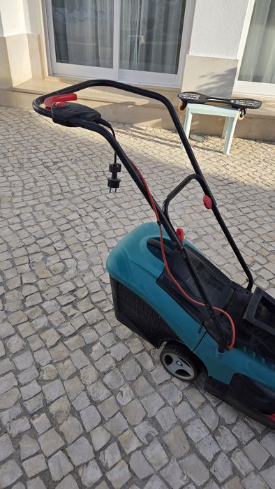 Máquina cortar relva Bosch