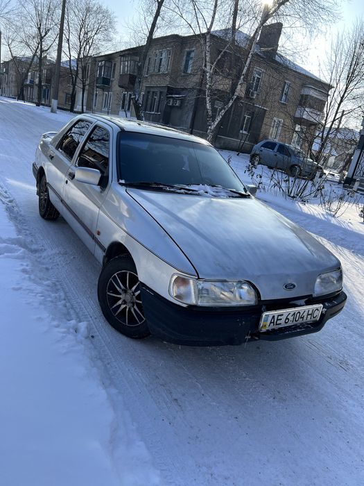 Продам Ford Sierra 2.0 (инжектор)

Газ/бензин, на газу работает хорошо. Расход в машине очень приятный. Мотор работает отлично, масло не берёт. КПП механика, передачи не выбивает. Ходовая обслужена — ничего не гремит, рулится приятно.

Кузов ровный, силовые элементы целые. Дно и пороги без гнили. Состояние соответствует фото.
Резина новая на титанах.
Салон аккуратный, сиденья в чехлах. Есть стеклоподъёмники, музыка с Bluetooth.
Документы в порядке. Продаю по ТП, при желании можно переоформить.

Плюсы:
• новая оптика (очень хороший  дорогой свет)
• восстановленные бампера
• новая резина + титаны
• сигнализация
• страховка

Цена: 55 000 грн
Торг только у капота!!
Машина действительно на хорошем ходу. Пишите/звоните в любое время, есть во всех соц сетях. Возможен пригон. 
Находиться в г.Новодонецк 

+38********61