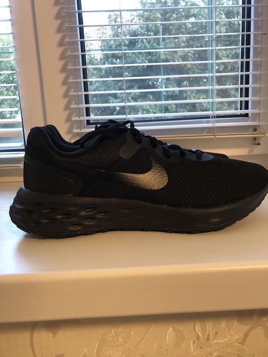 Продам новые кроссовки nike revolution 6 original