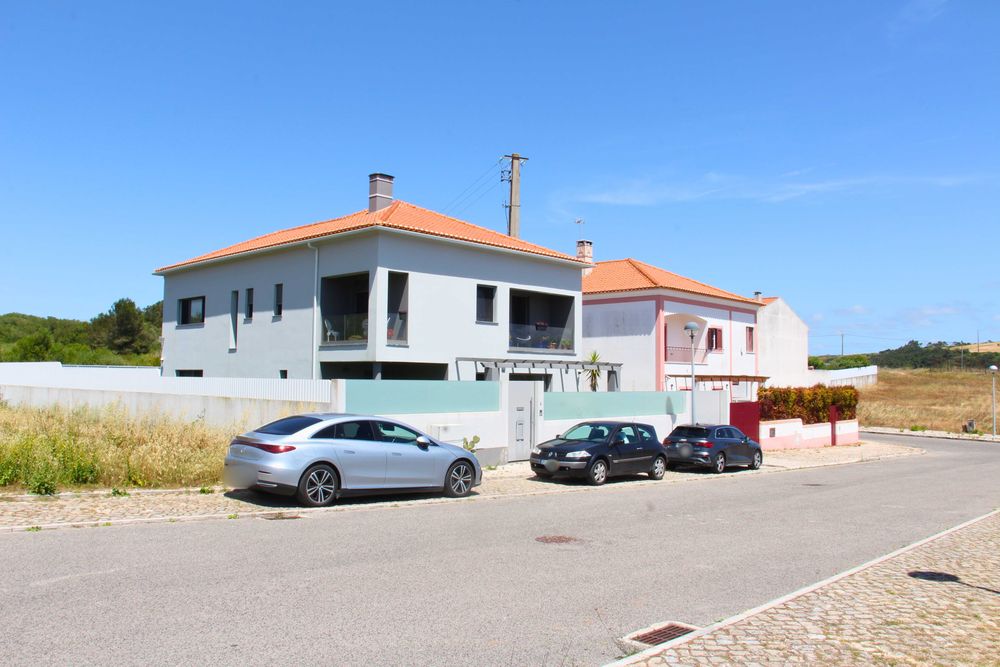 Moradia T5 com Piscina e Jardim