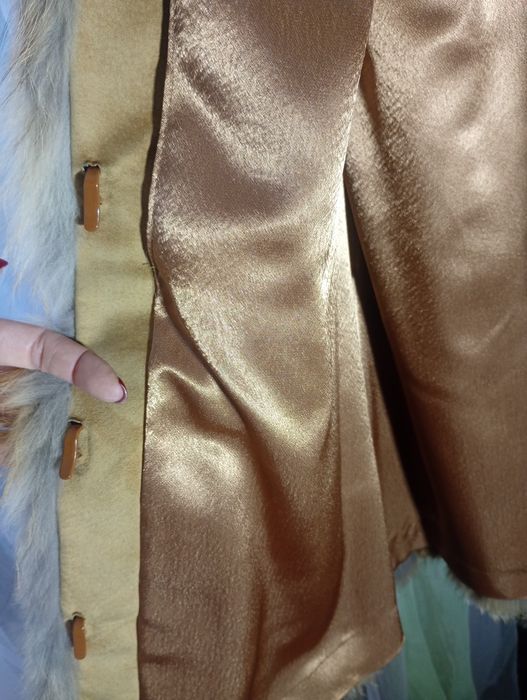 В груди 106см. Шуба, бомбер из лисы. Натуральная шуба