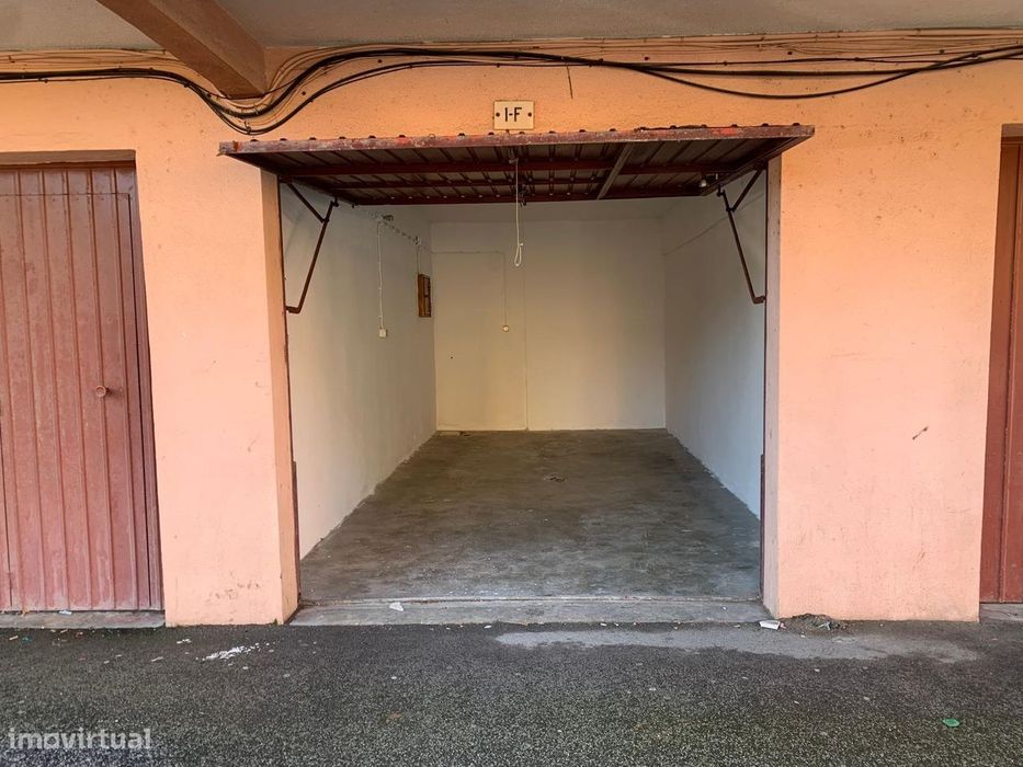 Garagem  com 17 m² em Mem-Martins