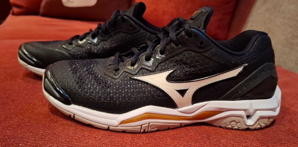 Волейбольне взуття Mizuno