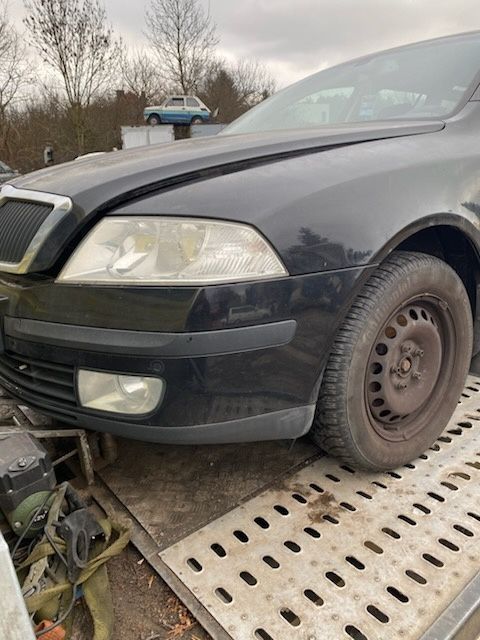 Skoda Octavia II 2 04-08r. Zderzak maska błotnik l+P lampę l+p