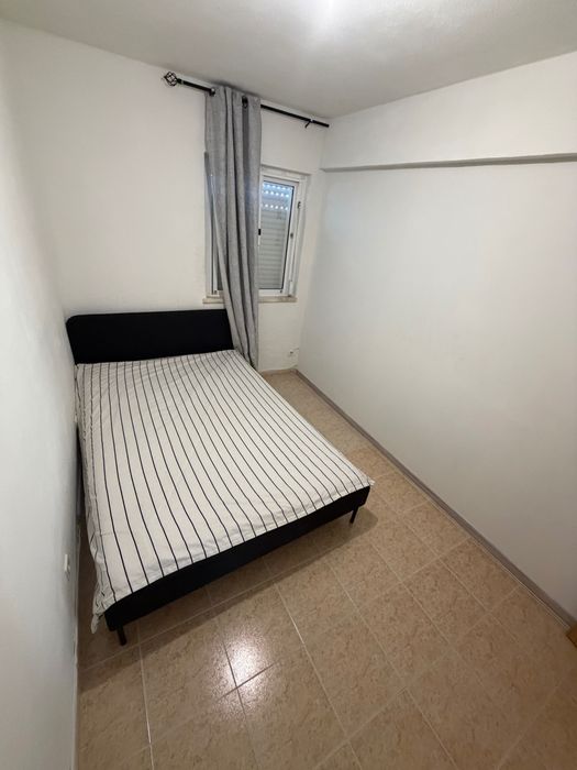 Quarto para arrendar em monte Abraão 430€