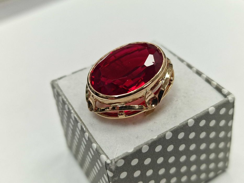 Złoty pierścionek damski/ 585/ 11.85 gram/ R16.5/ Korund/ XX wiek