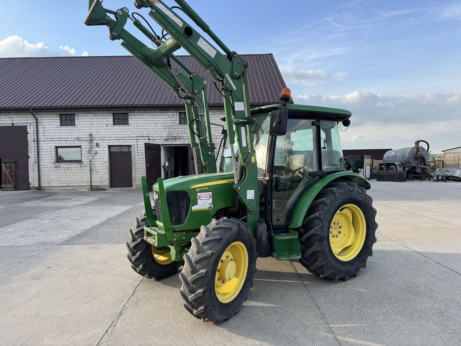 Ciagnik rolniczy John Deere 5075E