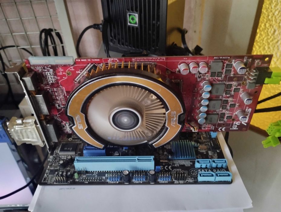 Старенькі робочі відеокарти 3850 та 4850