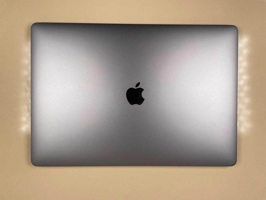 MacBook Pro 15 - A1707 / 2017 / Touch Bar / i7 / 16GB / 256GB