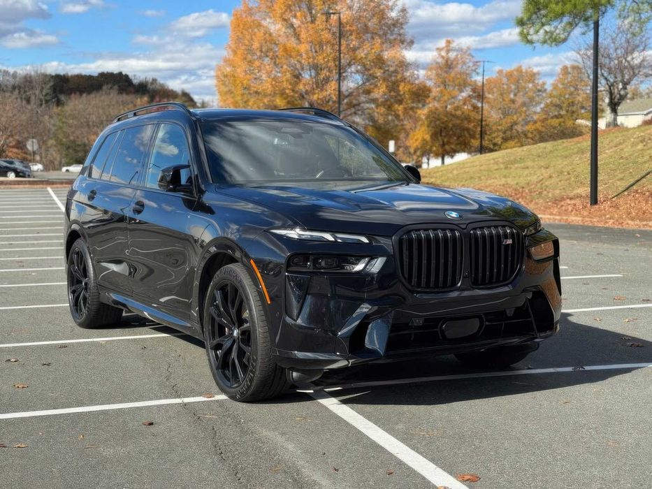 BMW X7 M60i      2024