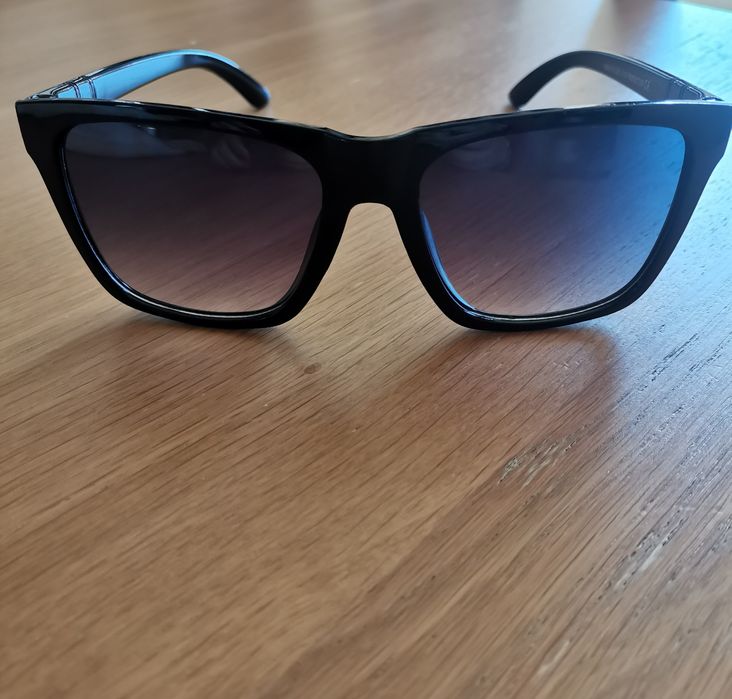 Óculos de sol escuros