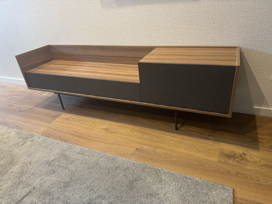 Rack tv  110€ 1:80x0,60x0,40