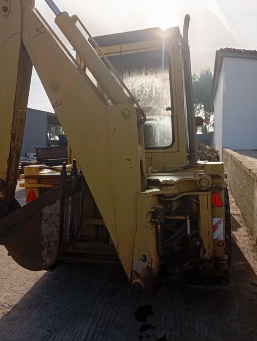 Retroescavadora motor perkins venieri 7.33