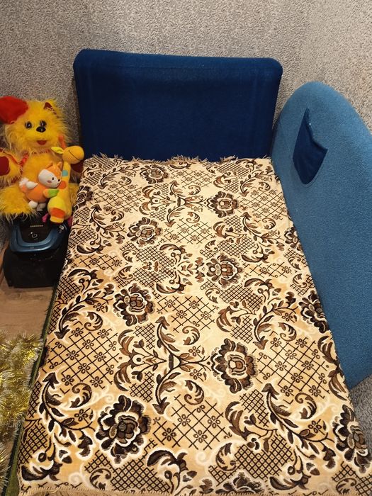 Диван в синем цвете