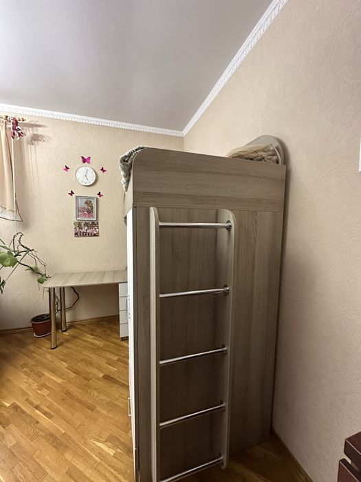 Продам меблі в дитячу кімнату , стіл ліжко шафа